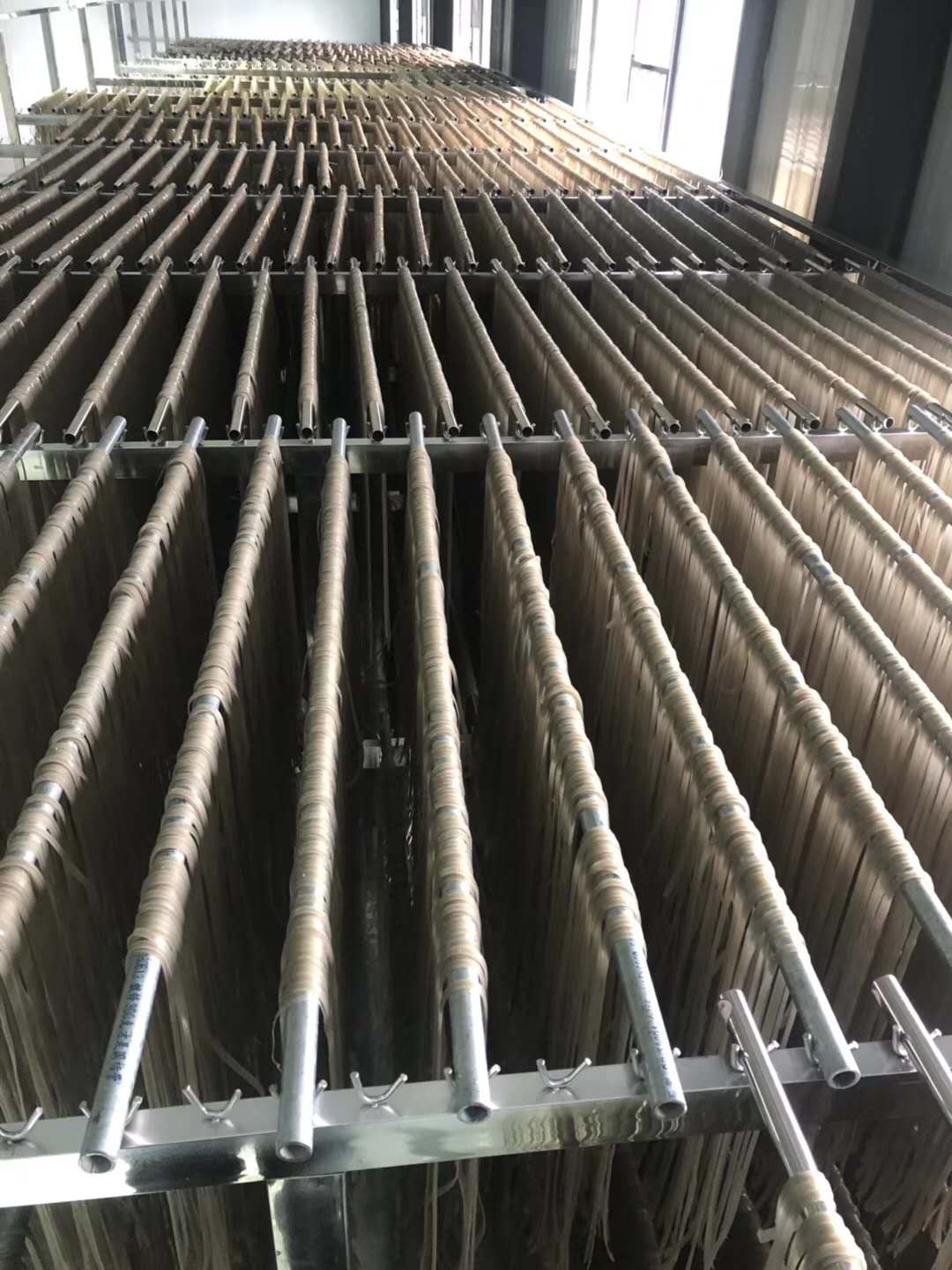 紅薯粉條機(jī)產(chǎn)品--掛桿晾曬 紅薯粉條機(jī)產(chǎn)品--掛桿晾曬