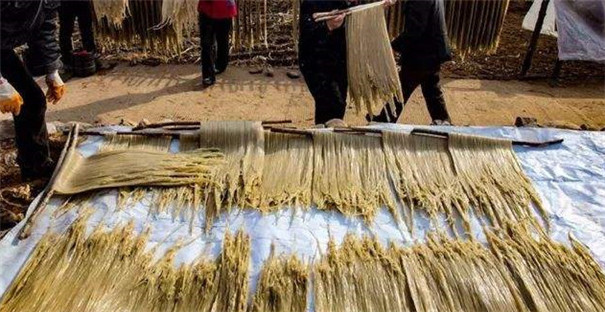 小型紅薯粉條機(jī)自然干燥環(huán)節(jié)